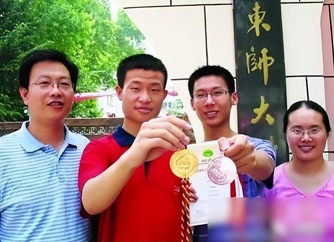 北大韦神账号粉丝突破1086万，评论区成为高考许愿池！（组图） - 3