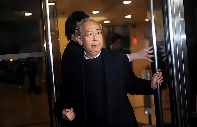 香港一位政务司长落马：一顿饭3万，和上海漂亮空姐“约炮”花1100万（组图） - 1