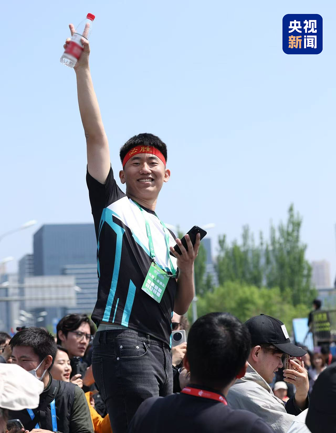 95后清华博士,辍学,造出逆天机器人(组图) - 17