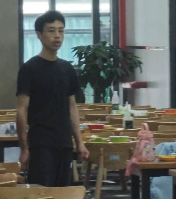 武汉大学随机斩人案：警方证实3人受伤，疑犯因学业不顺行凶（组图） - 5