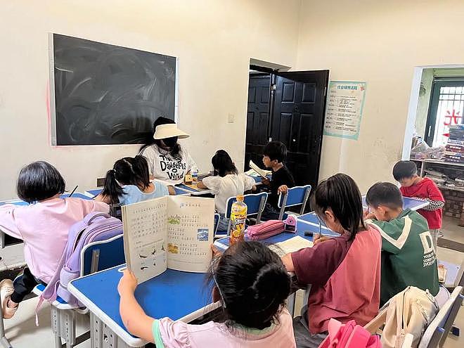 不要车房，不要彩礼！外国姑娘扎堆中国相亲角，网友：别抢我们的男人，滚出去（组图） - 17
