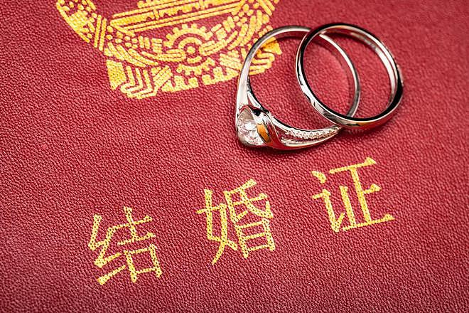 香港一位政务司长落马：一顿饭3万，和上海漂亮空姐“约炮”花1100万（组图） - 2