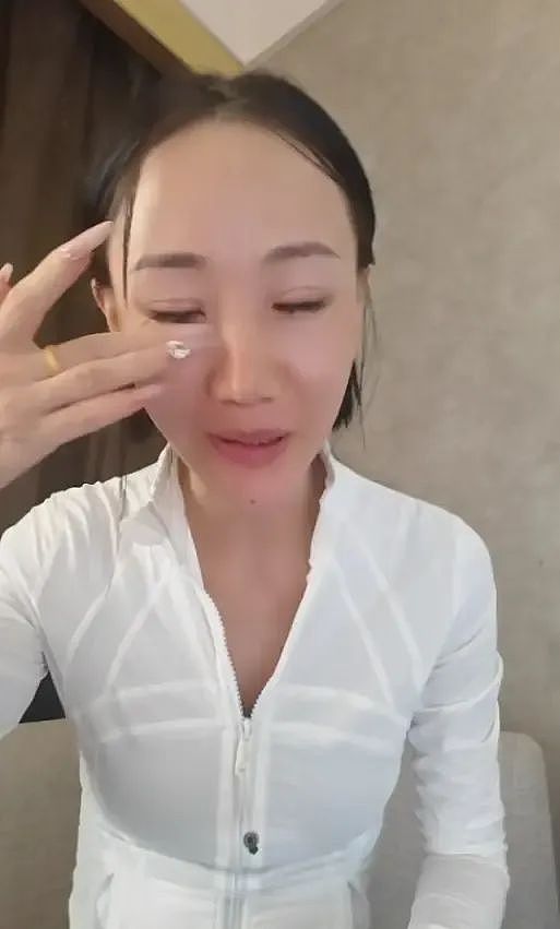 真相大白！27岁女游客被蛇咬死：监控查明，家属误导，医生含冤（组图） - 7