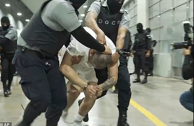 荒诞！特朗普还要把他接回来，这事只有美国干得出来（组图） - 6