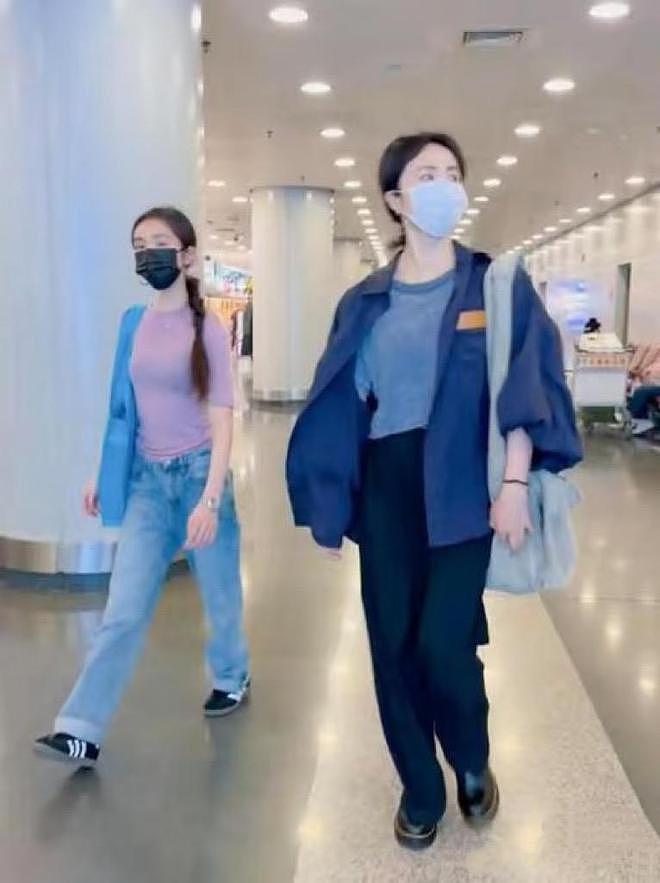19岁黄多多留学归来,穿紧身衣又美又瘦真洋气,个子比妈妈矮太多(组图) - 6