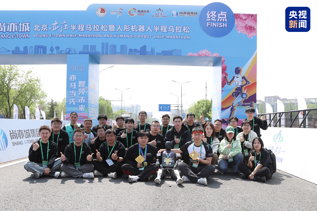 95后清华博士,辍学,造出逆天机器人(组图) - 18