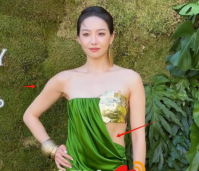 VOGUE沙滩红毯：佟丽娅裙摆湿了，钟楚曦泳装上阵，易梦玲抢镜（组图） - 2
