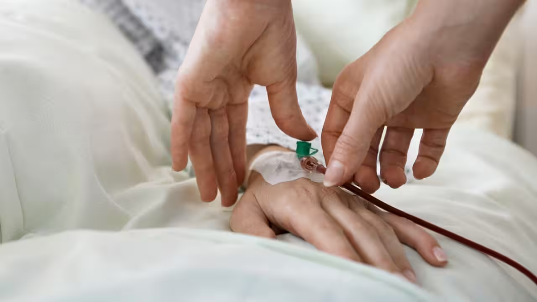 全球首例自助安乐死公司又添命案？高管被控谋杀客户，接受调查后离奇坠楼身亡（组图） - 6