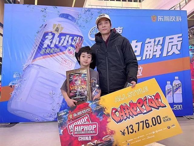 重庆小孩哥街舞炸翻全场 本人回应：已学习街舞4年多，梦想是拿全国冠军（组图） - 2