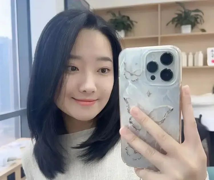 真相大白！27岁女游客被蛇咬死：监控查明，家属误导，医生含冤（组图） - 1