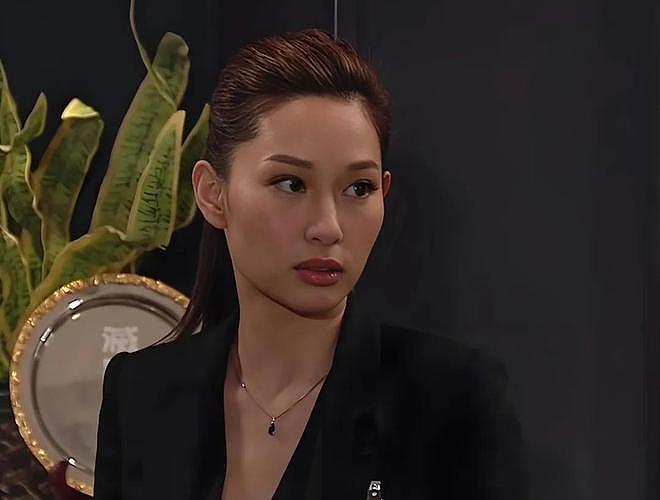 年少不知子珊好:全面撤退后,她活成了港剧迷心口的朱砂痣(组图) - 4