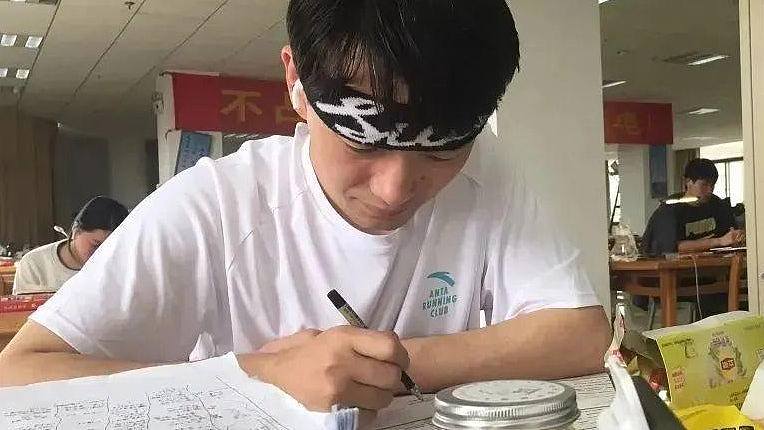 17年前因不满制度故意考0分，36岁安徽男人生第四次高考昐当教师（组图） - 1