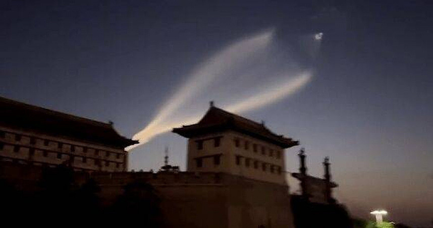 西安城墙出现UFO?万人目击神秘巨大光晕,官方回应了(组图) - 1