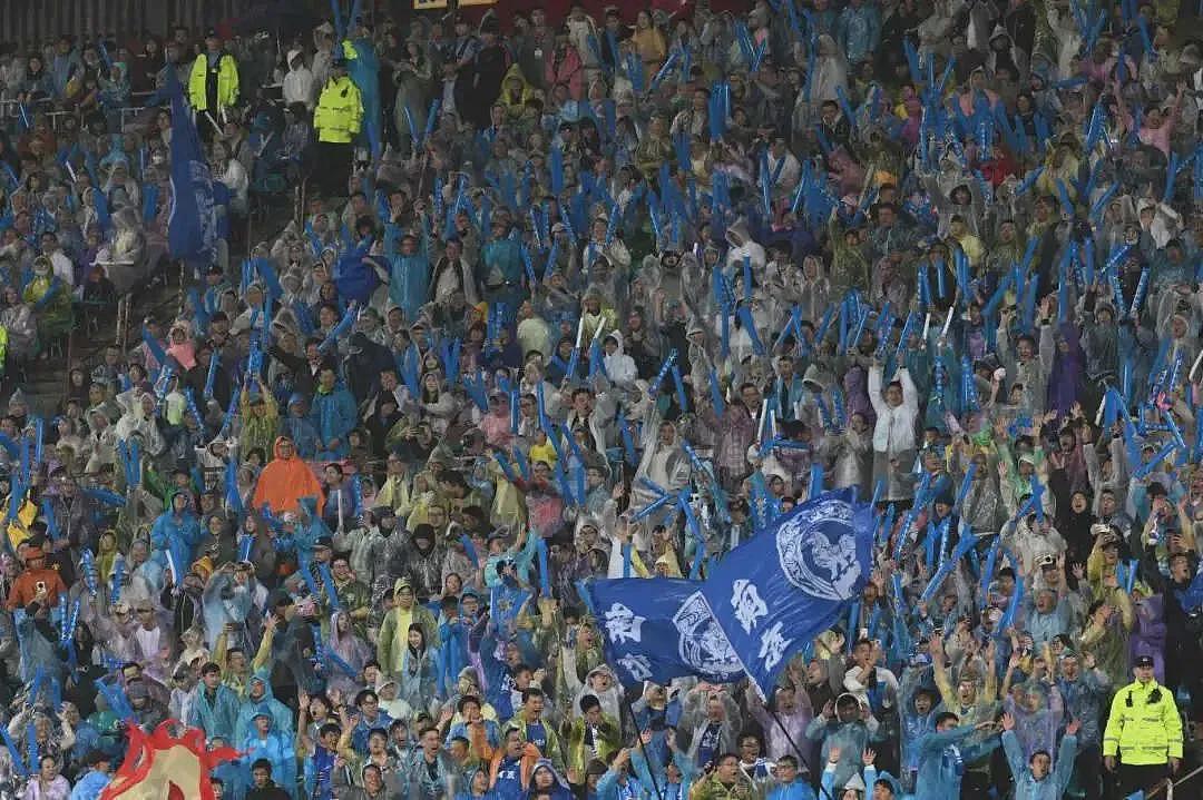 逗乐全网的“苏超”，悄悄赚走3个亿（组图） - 1