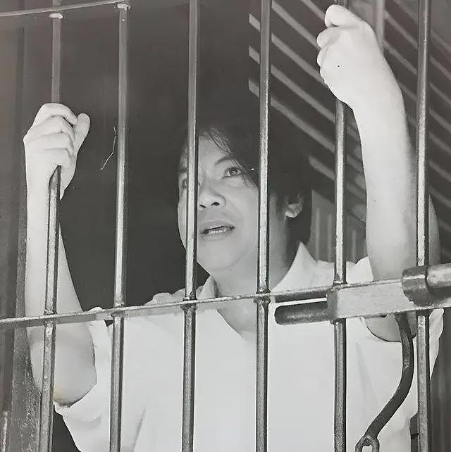 警察绑架美女大学生，当作礼物送给菲律宾市长，女孩被折磨后惨遭击毙（组图） - 45