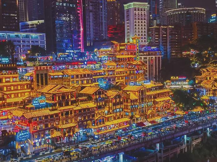 惊！中国人通勤日常火爆外网，百万外国网友吓傻了：这么刺激的吗（组图） - 1