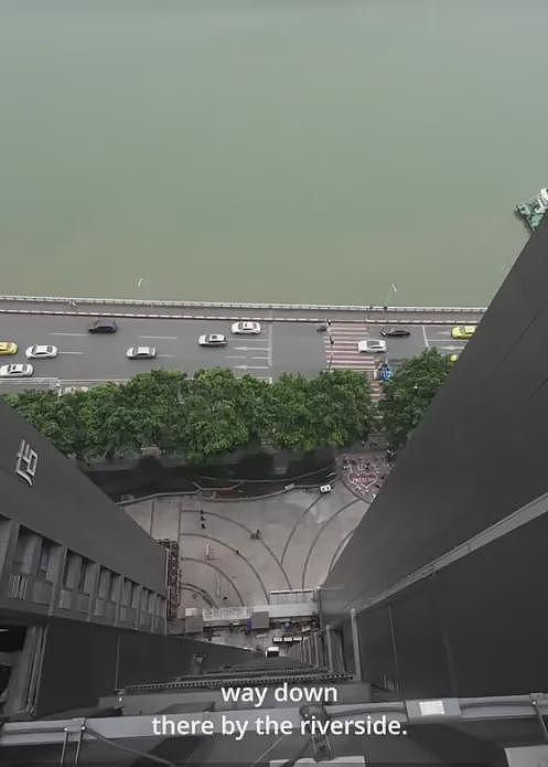 惊！中国人通勤日常火爆外网，百万外国网友吓傻了：这么刺激的吗（组图） - 11