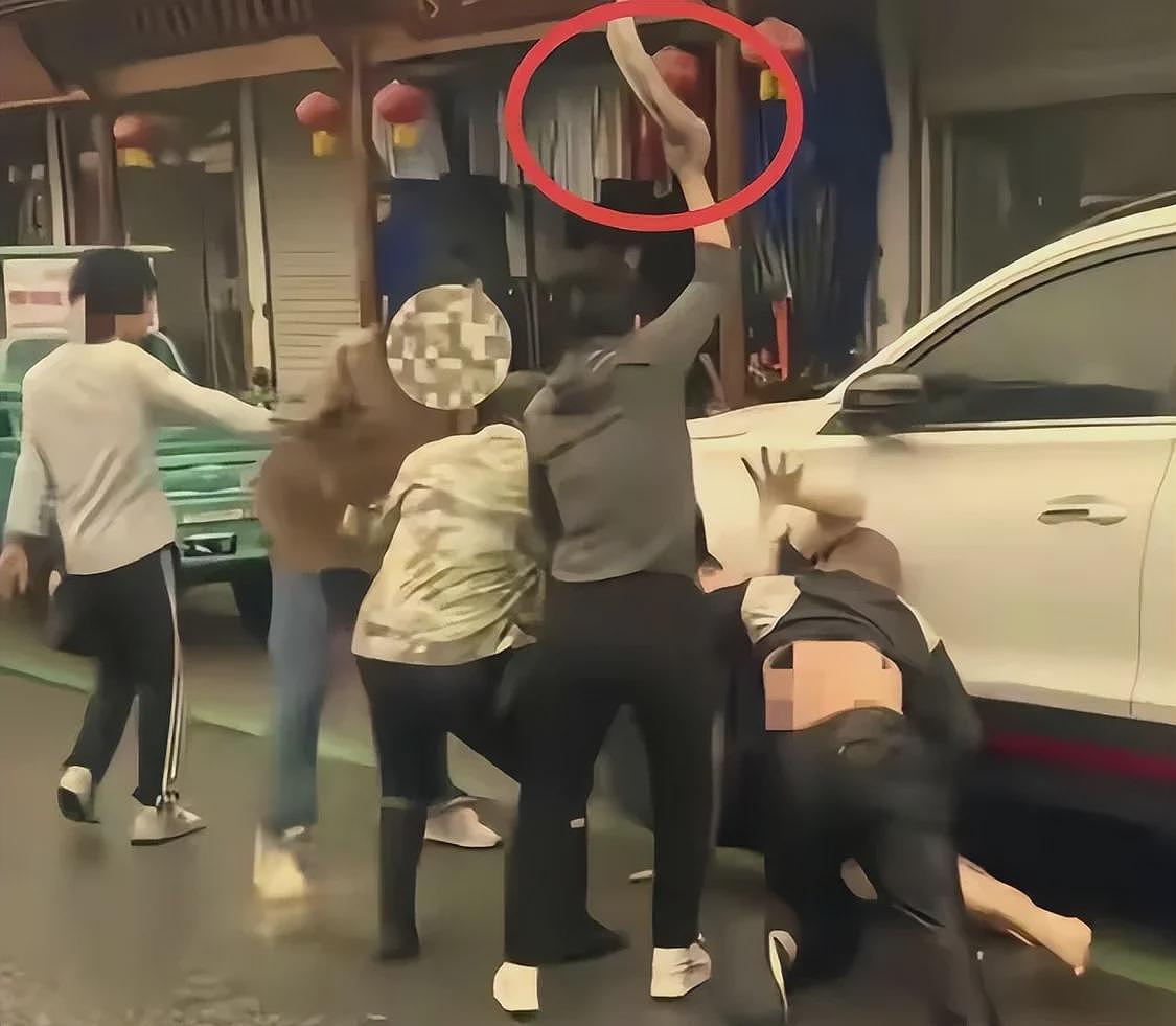 地头蛇!安徽殴打游客老板身份曝光,背景不简单,隔壁老板曝内情(组图) - 2