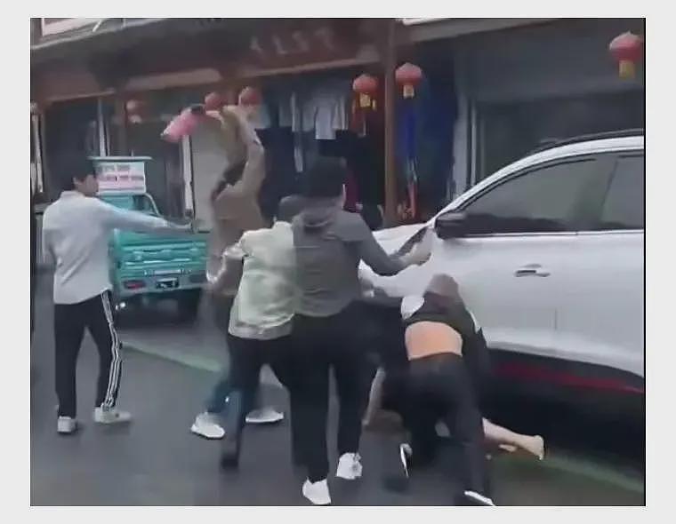 安徽5人围殴游客后续：处罚惹非议，饭店被曝光，网友发话让其倒闭（组图） - 8