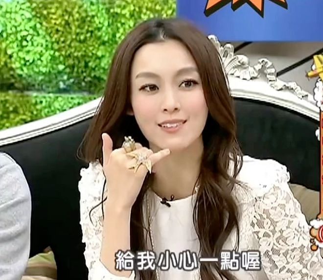 假闺蜜、抢代言，互相内涵？细扒范玮琪跟张韶涵，两人积怨太久（组图） - 9