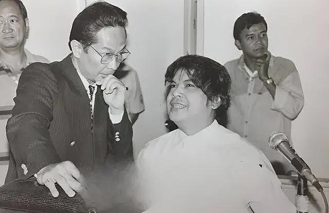 警察绑架美女大学生，当作礼物送给菲律宾市长，女孩被折磨后惨遭击毙（组图） - 37