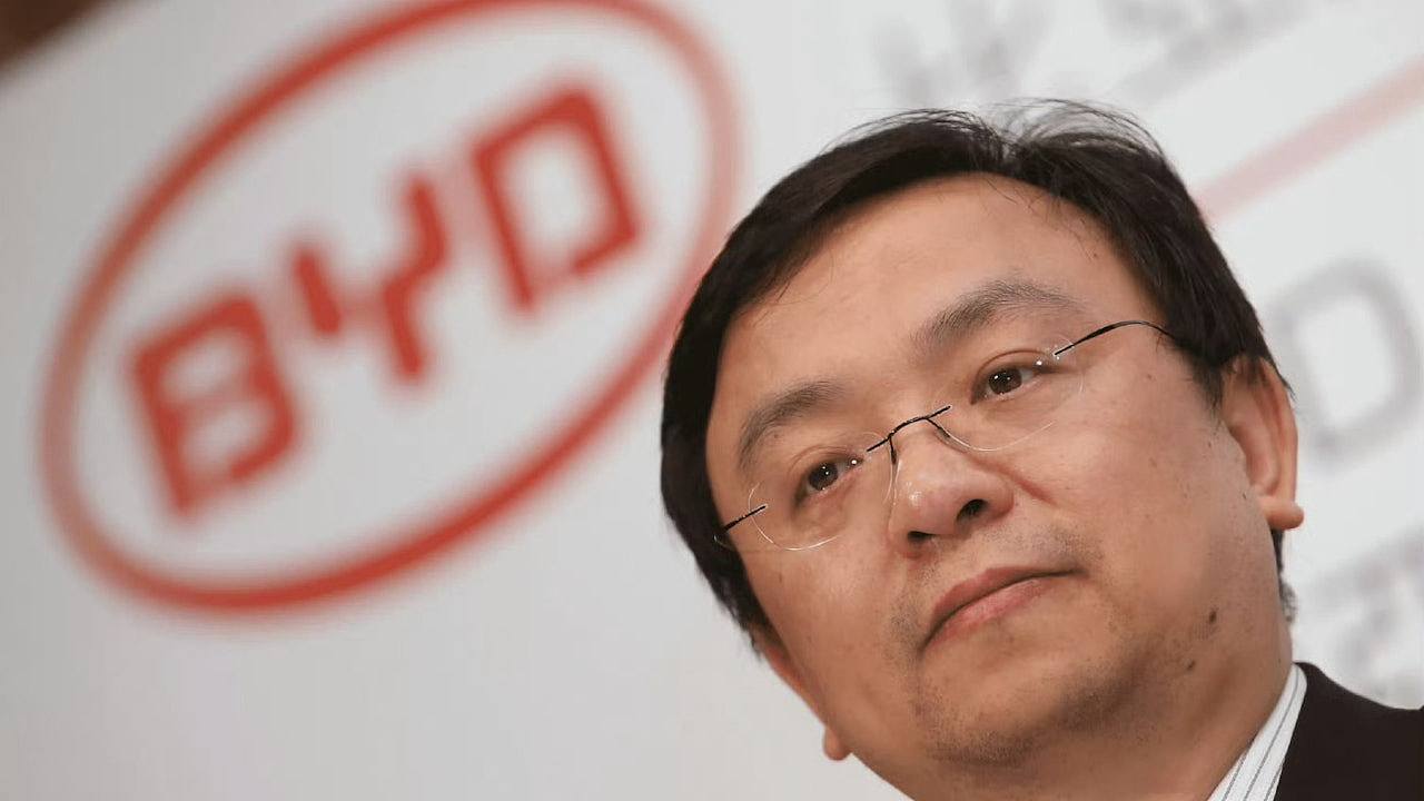 王传福哽咽发言：比亚迪靠实力出海、不踩对手！定550万销量目标（组图） - 1