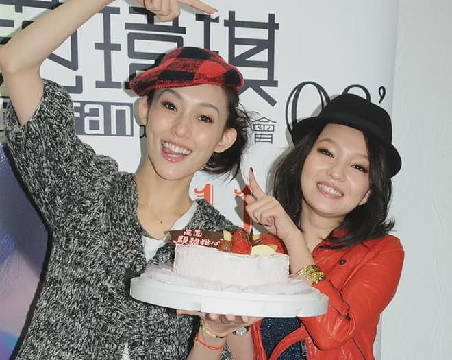 假闺蜜、抢代言，互相内涵？细扒范玮琪跟张韶涵，两人积怨太久（组图） - 12