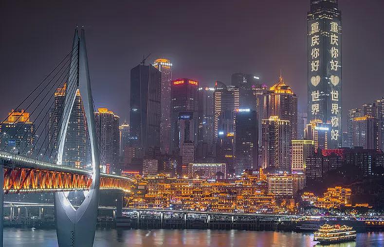 惊！中国人通勤日常火爆外网，百万外国网友吓傻了：这么刺激的吗（组图） - 14