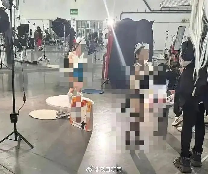 女童漫展穿黑丝引众怒!“奶辣风”背后的肮脏生意链(组图) - 2