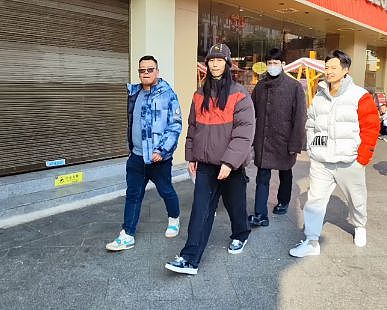曝井柏然刘雯已领证!两人低调恋爱6年,最新搂腰画面甜蜜爆棚(组图) - 12