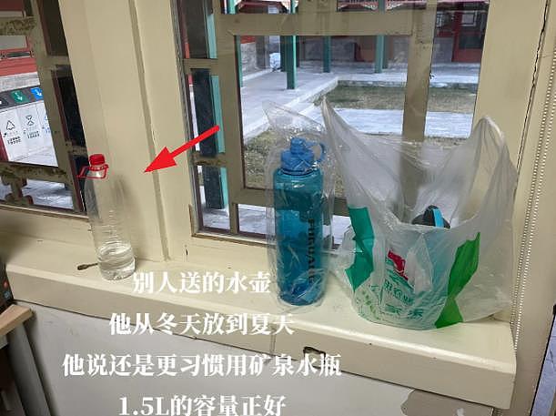 韦东奕的办公室非常简陋，桌上摆着塑料袋，矿泉水瓶一个月才换（组图） - 6