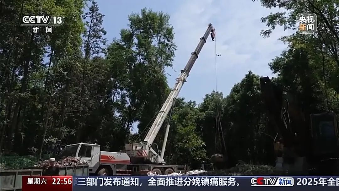 张家界天坑溶洞垃圾堆如高楼引关注，村支书：来天坑拍照就给我打，“都是些坏家伙”！（视频/组图） - 5