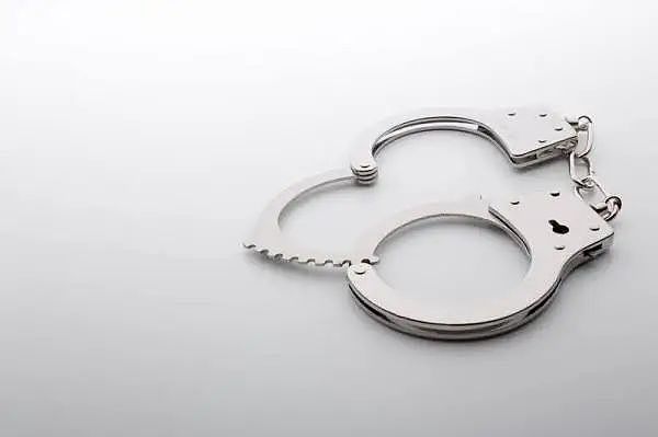 日本20岁女子午休回家,发现上司躺在床上穿着内裤,他竟辩:想了解下属(组图) - 10