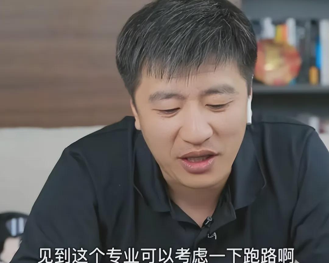 张雪峰“高调含泪退网”，到底得罪谁了？（组图） - 16