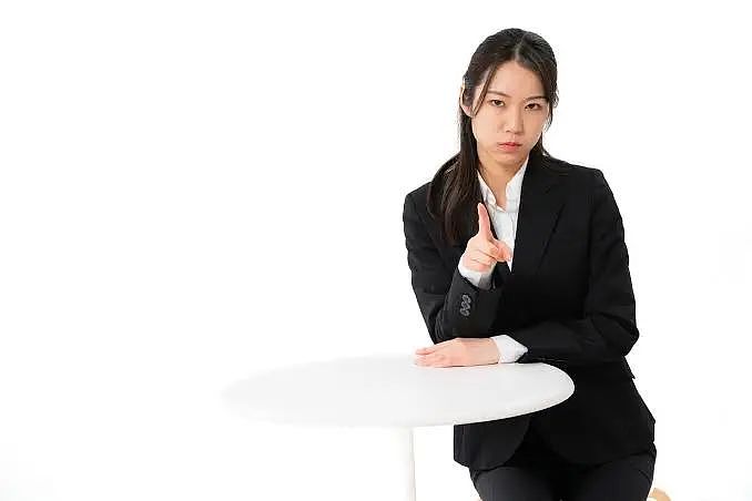 日本20岁女子午休回家,发现上司躺在床上穿着内裤,他竟辩:想了解下属(组图) - 9