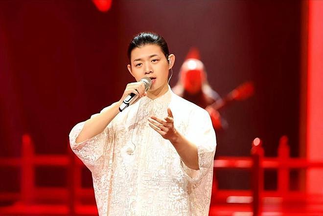 退圈四年后，霍尊事业东山再起，而被送进监狱的陈露下场唏嘘（组图） - 6
