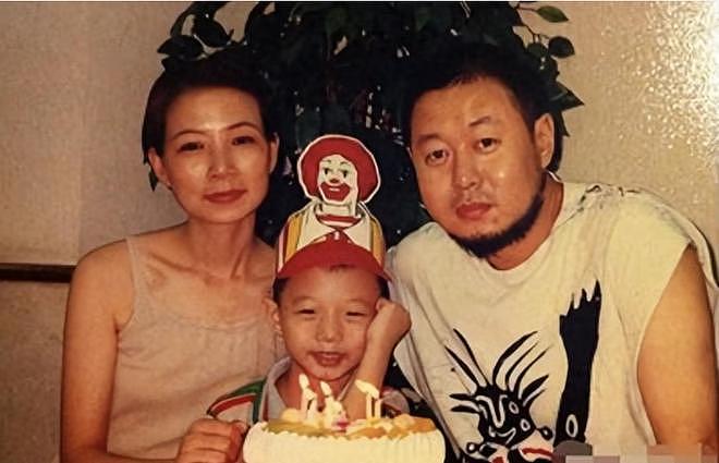 退圈四年后，霍尊事业东山再起，而被送进监狱的陈露下场唏嘘（组图） - 3