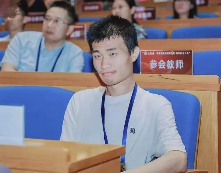 1条视频涨粉2300万!济南一网红曝光韦东奕家庭地址,网友们骂声一片(组图) - 14