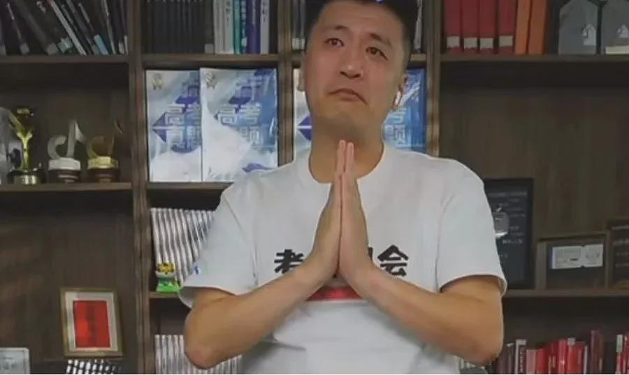 张雪峰“高调含泪退网”，到底得罪谁了？（组图） - 2