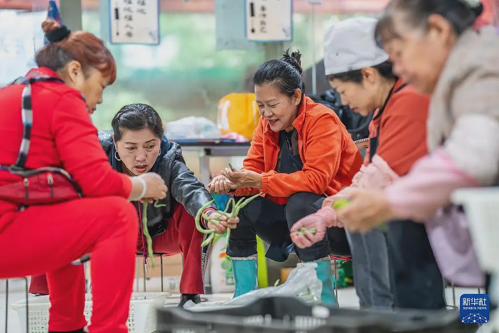 为实现女儿遗愿，她创办这间食堂照顾数百孤寡老人（组图） - 4