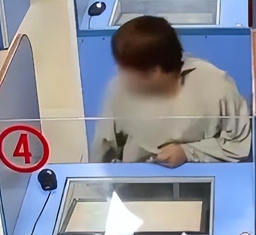 又一考场作弊曝光，8000买四科满分，牵出完整产业链，真不简单（组图） - 7