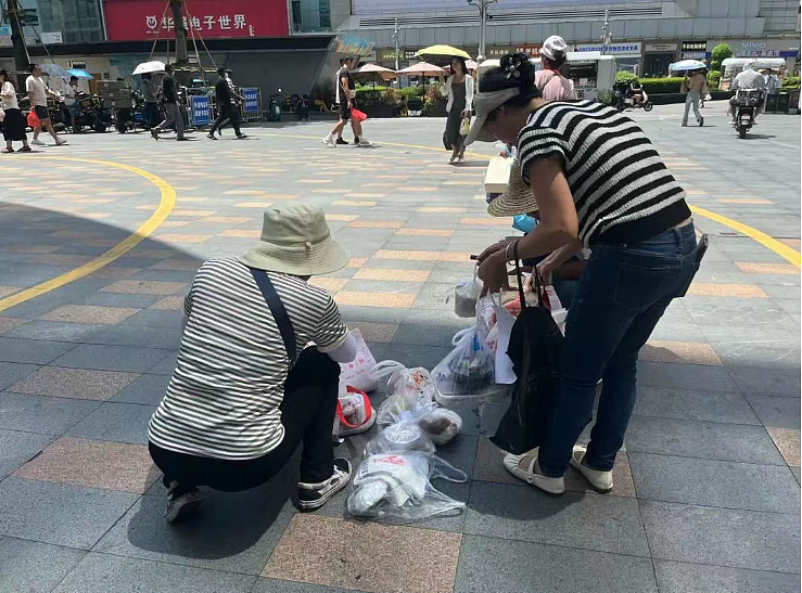 知名女演员在深圳送外卖?冲上热搜!许多网友偶遇了……(组图) - 14