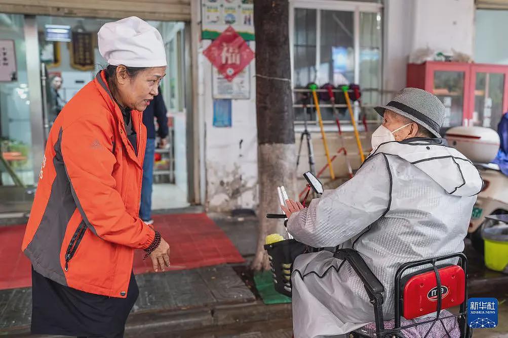 为实现女儿遗愿，她创办这间食堂照顾数百孤寡老人（组图） - 12