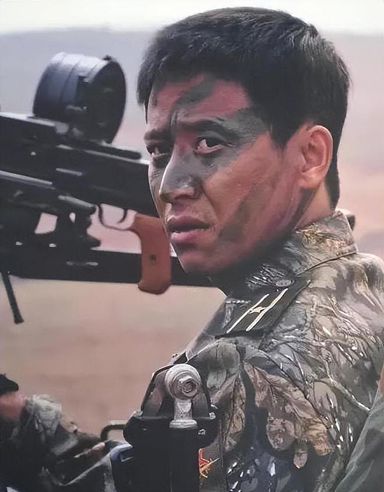 【情感】37岁因《士兵突击》爆红,40岁带娃再娶娇妻,如今身份曝光竟是熟悉的她...(组图) - 15