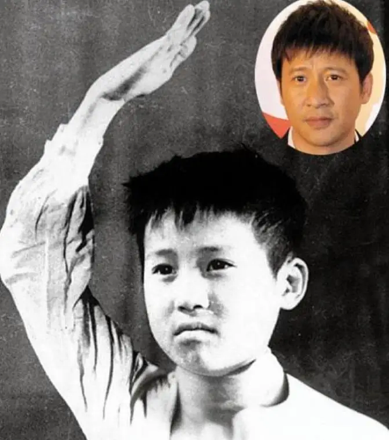 【情感】37岁因《士兵突击》爆红,40岁带娃再娶娇妻,如今身份曝光竟是熟悉的她...(组图) - 4