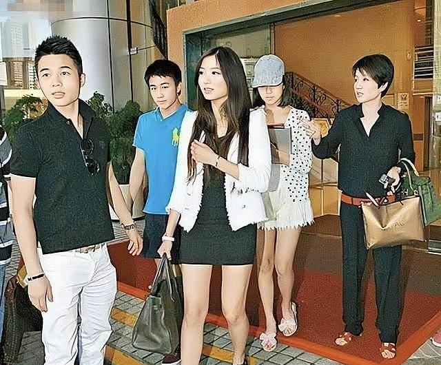 恭喜！香港名媛再婚嫁外籍俊男，卷亲热照风波（组图） - 8