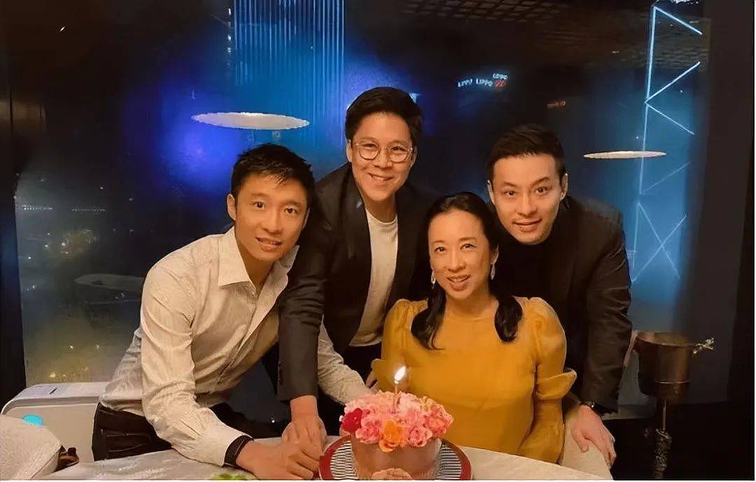 “富三代”霍启仁订婚宴疑曝光,泰国女友已冠夫姓(组图) - 1