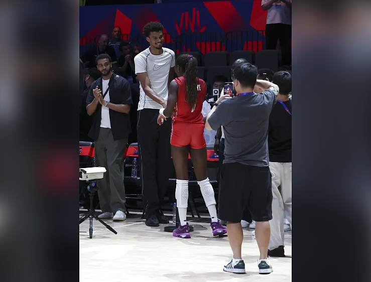 NBA球星少林寺“出家”？官方微博证实剃发（组图） - 1