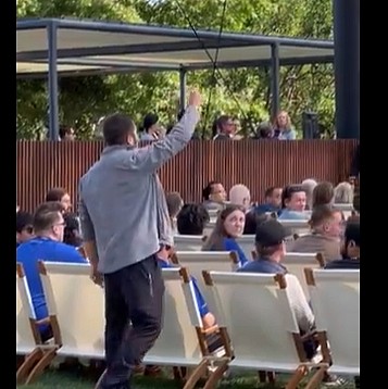 洛杉矶骚乱：示威者打断苹果全球开发者大会并被保安带走（视频/图） - 1