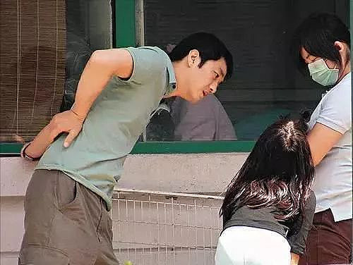 李亚鹏做梦也没想到,窦靖童开始帮他渡过难关了(组图) - 13